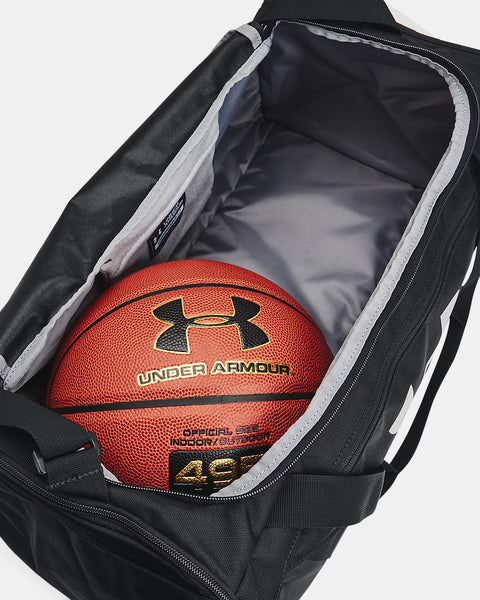 UA Undeniable 5.0 Duffle S Schwarz | Metallic Silber