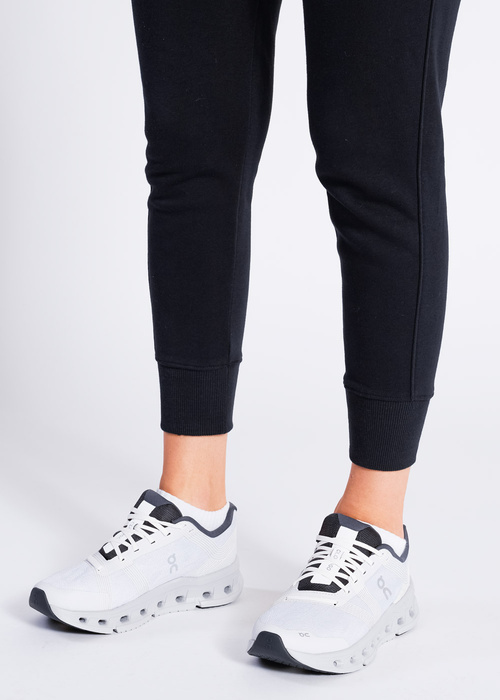 ON Cloudgo Damen Trainingsschuhe weiß